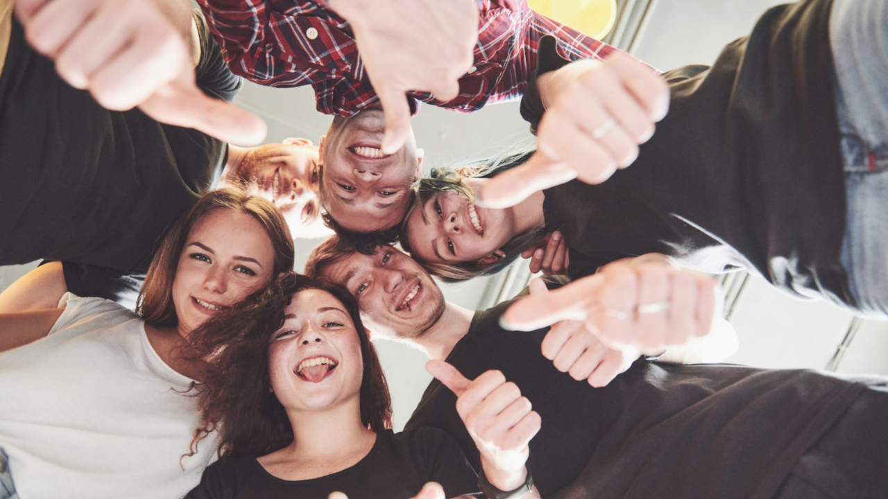 Co zdaniem nastolatków jest przepisem na zawodowy sukces? Badanie Santander Bank Polska dla projektu Finansiaki